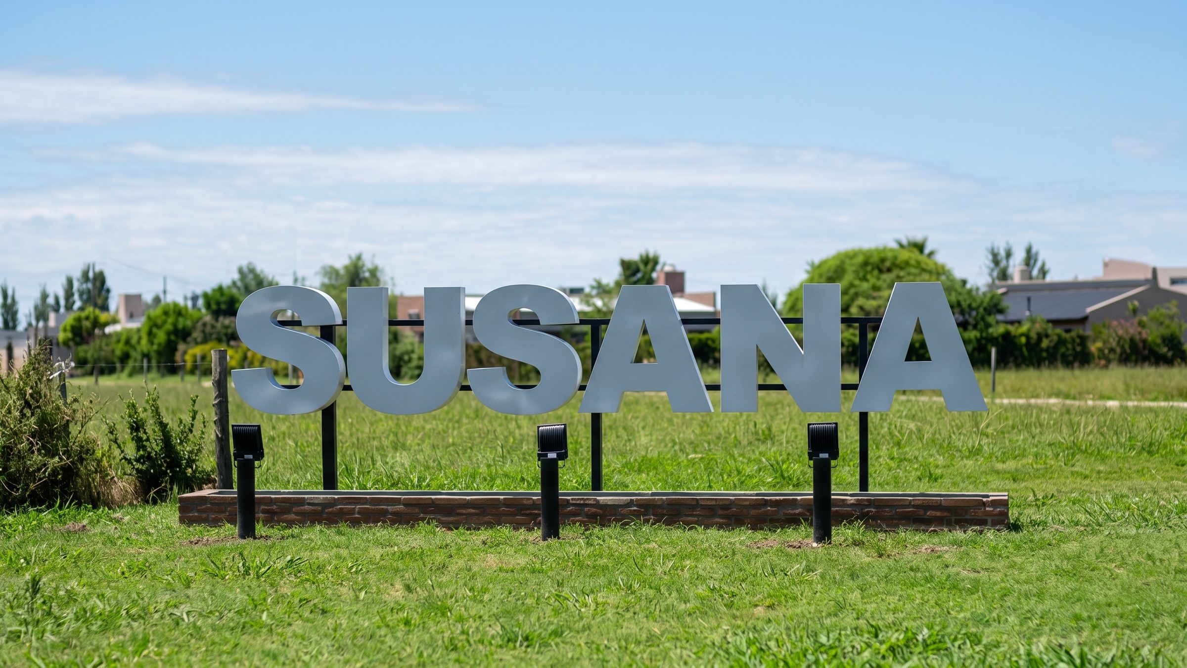 Cartel de entrada al pueblo de Susana